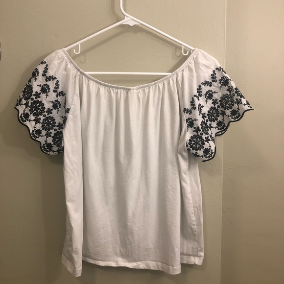 H&M White Shirt with Embroidered Sleeve - Picture 2 of 3